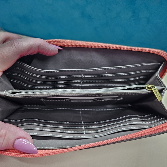 Fossil Pink Women's Wallet - Picture 2 of 7